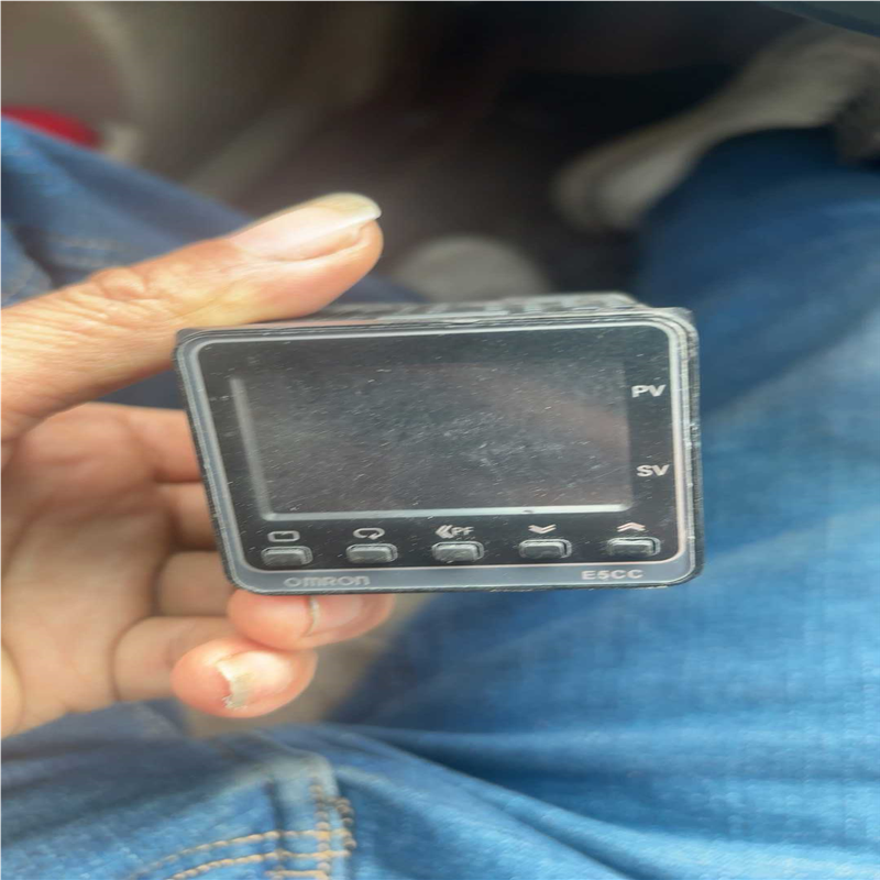 询价温控器E5CC-QX2ASM-800成色见图，