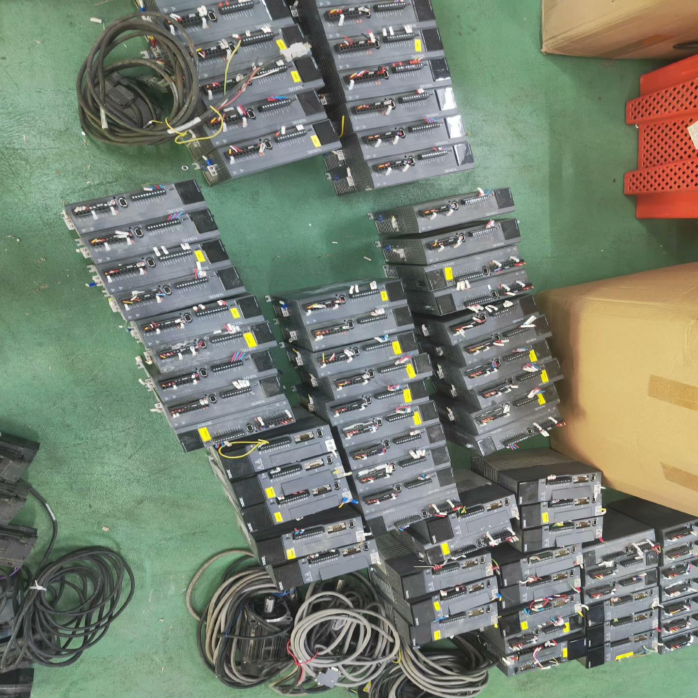 (询价)新款信捷750W伺服电机，驱动带拨码功能：DS5L1-20P