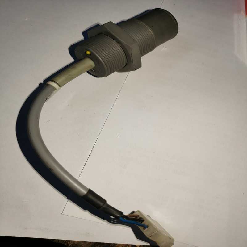 询价拍~KAS-70-35-S-M32 电容式接近开关1只