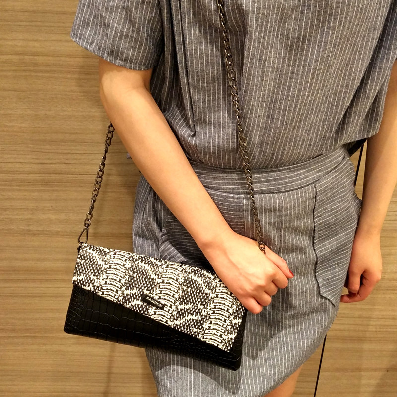 女士钱包2021日韩新款时尚长款拉链手包搭扣钱包女款钱夹大钞夹潮