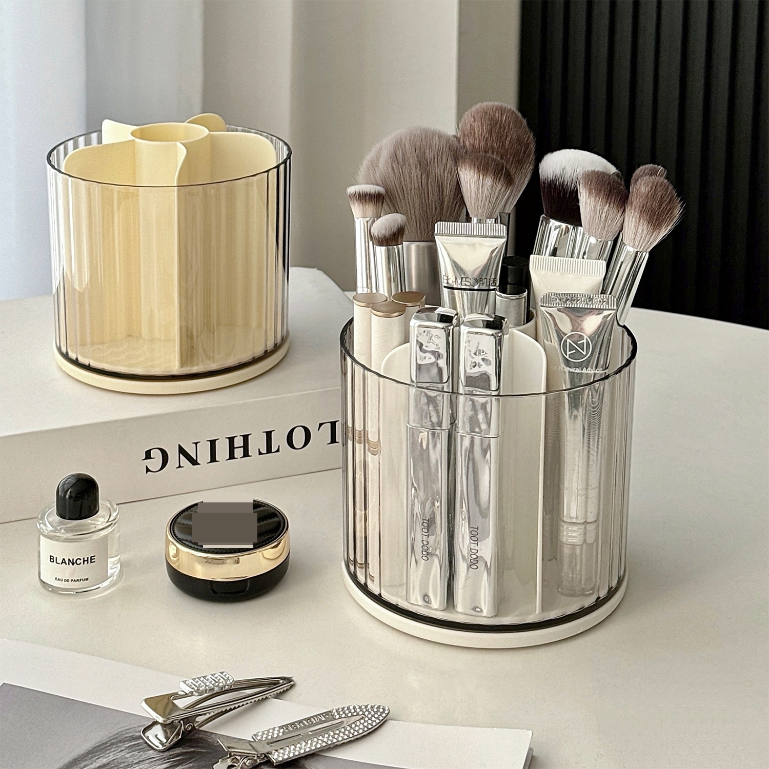 旋转化妆刷筒宿舍化妆品口红桌面收纳盒办公室小号亚克力透明笔筒