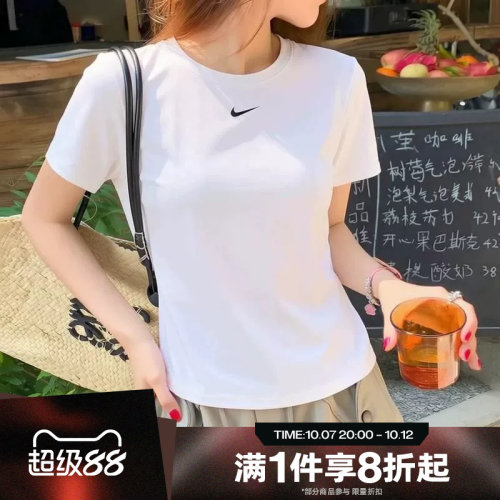 滔搏NIKE耐克女子运动休闲圆领舒适跑步短袖T恤FN2799-101