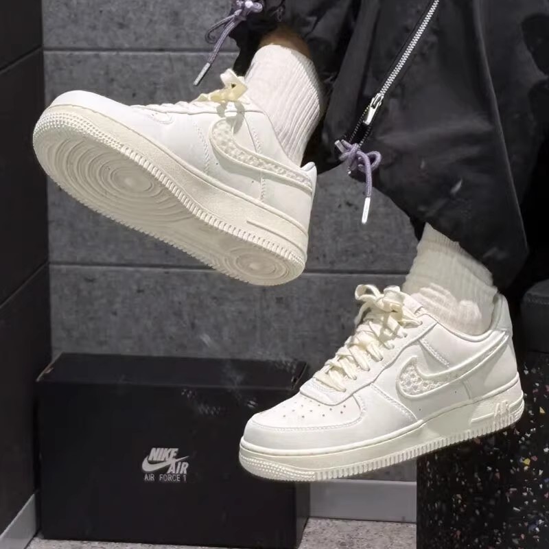 滔搏NIKE耐克女鞋AIR FORCE 1 '07 空军一号运动休闲鞋IH7351-010