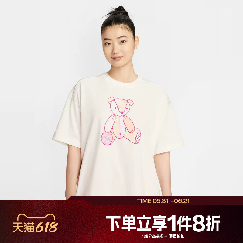 滔搏NIKE耐克女子圆领小熊印花运动针织休闲短袖T恤IM3380-133
