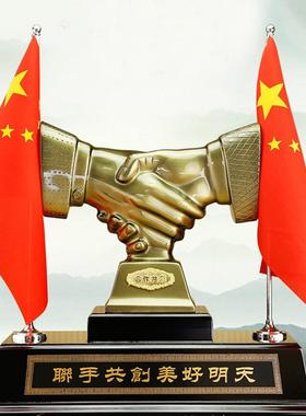 合作共赢握手摆件老板办公室桌面摆设工艺品公司开业客户商务礼品
