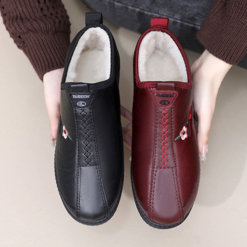 冬季新款棉鞋女绣花百搭一脚蹬软底防滑鞋子平底棉靴中老年妈妈鞋