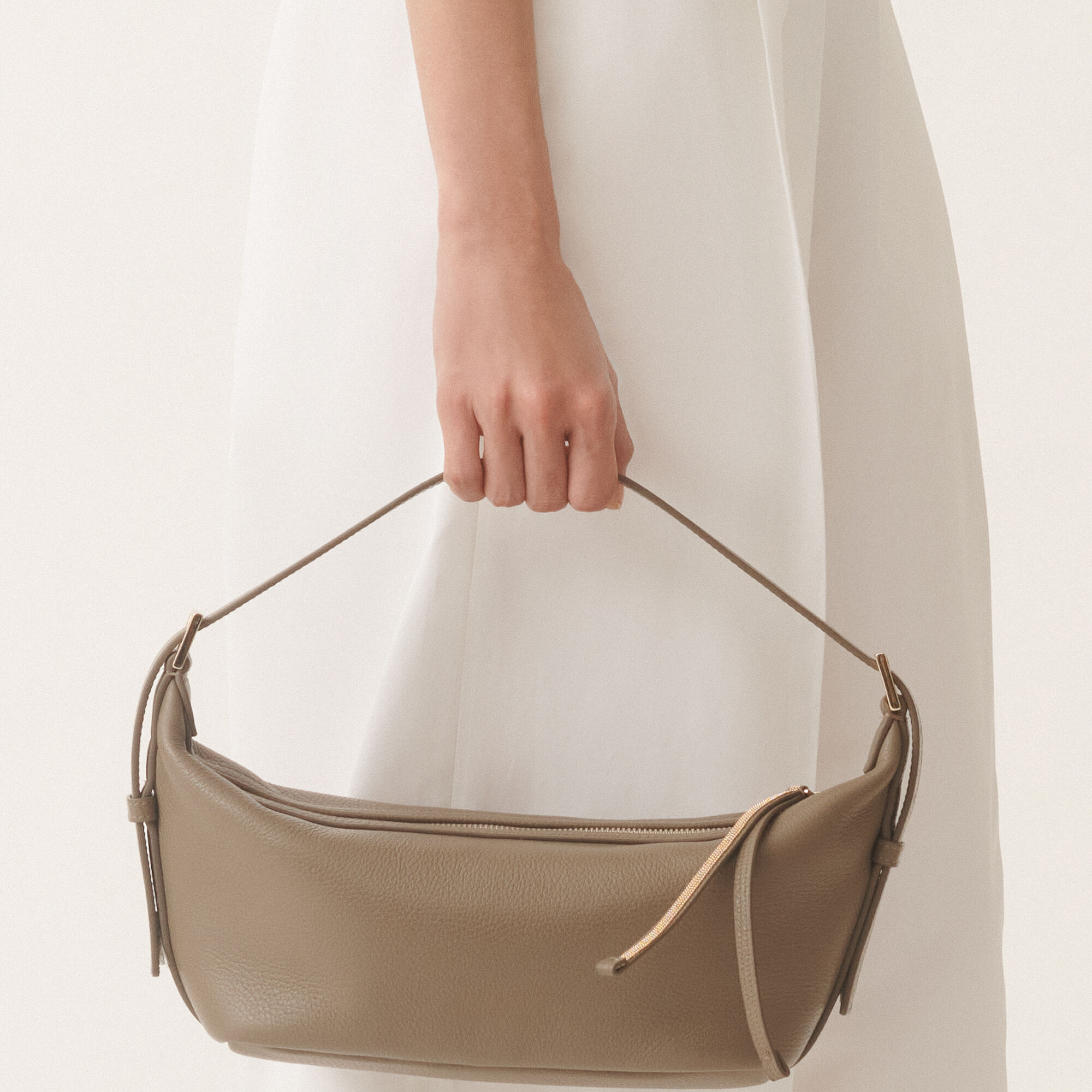 YFYE 极简风真皮腋下包女半月包枕头包大容量单肩斜挎包