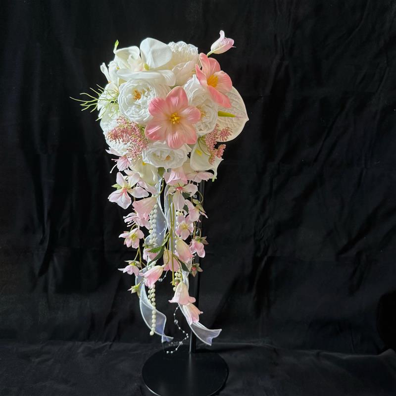 粉色瀑布手捧花新娘仿真结婚花束高档婚礼水滴假花束婚纱拍摄道具