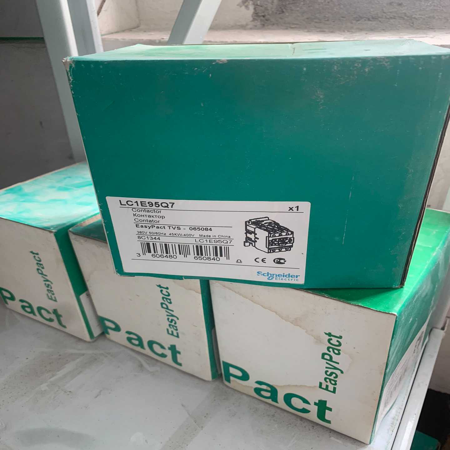 接触器 LC1E95Q7 线圈380  议价；议价
