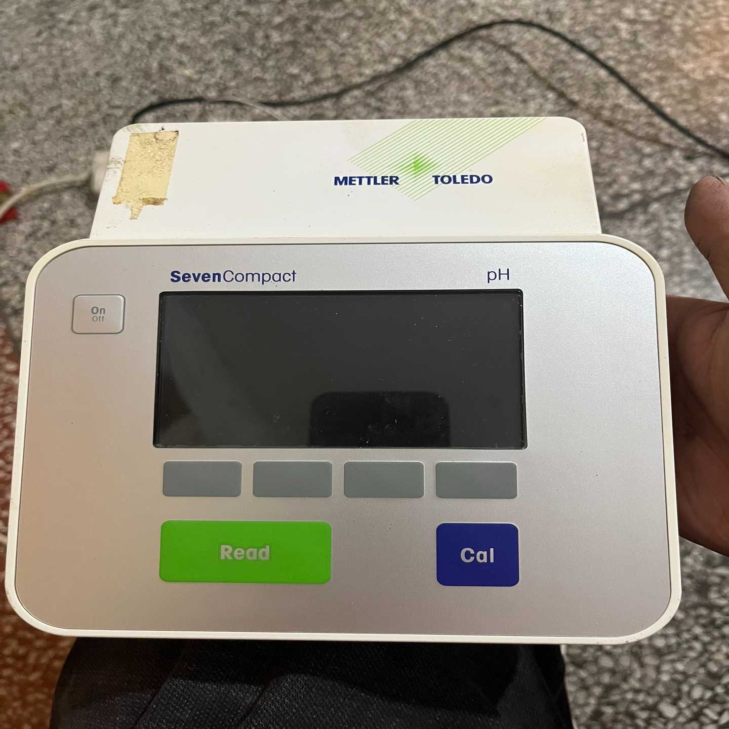 (询价)梅特勒托利多S210  pH计 电导率计，裸机通电实物如图