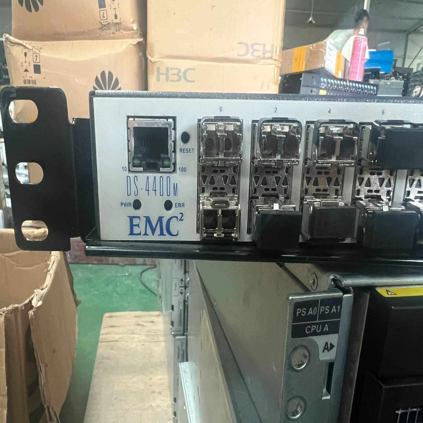EMC DS-4400M光纤交换机    带双电源 送16个