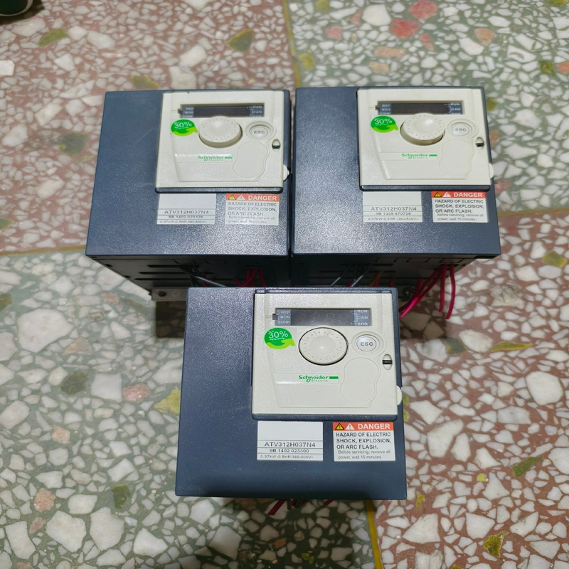 (询价)ATV312H037N4变频器0.37KW，实物拍