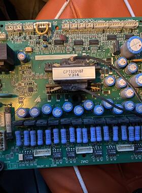 安川75kw变频器驱动板，ETC617190实物如图，功能包【侨报商