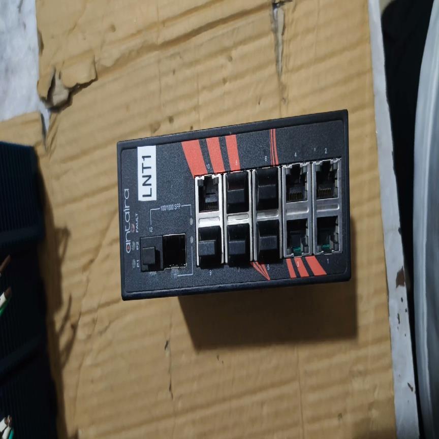LNX-1202G-SFP-T 工业交换机，成色如图所示，（耶耶电子）
