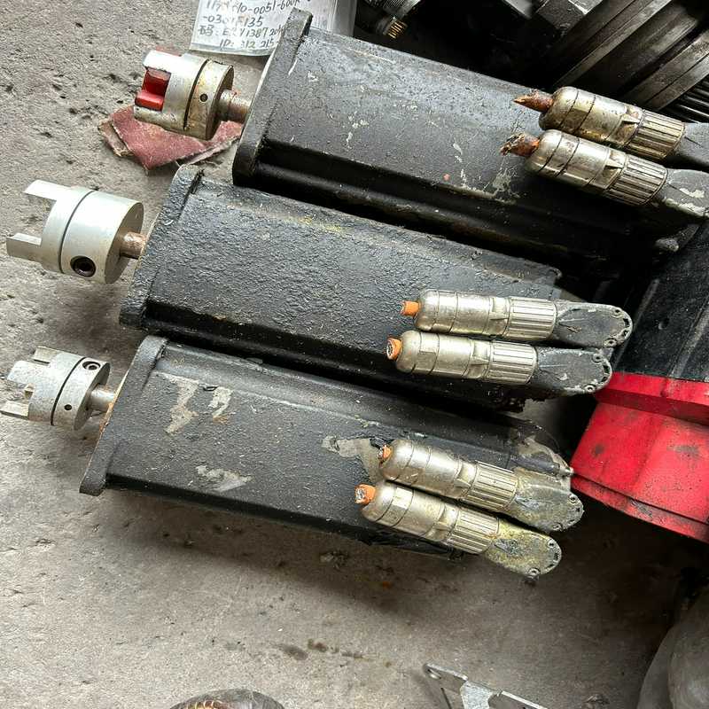 议~力士乐电机QSK061C-0300-NN-M5-UG0-NN