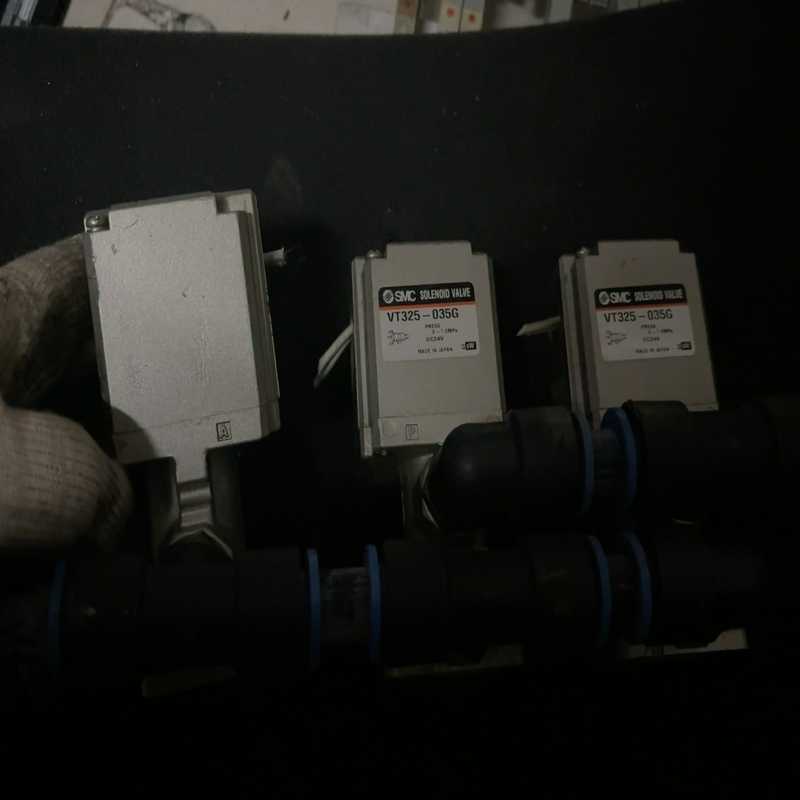 电磁阀VT325-035G件，成色如图，议价，~询价