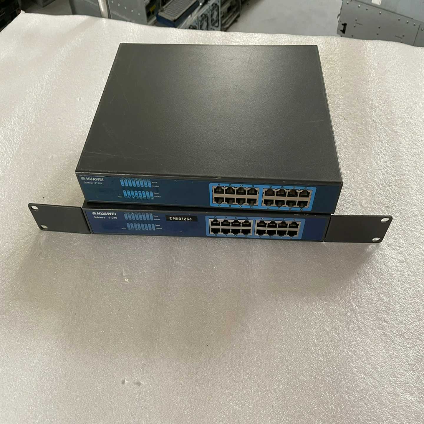 华为 S1216 16口全千兆交换机 现货2台一台没有耳朵~议价图片