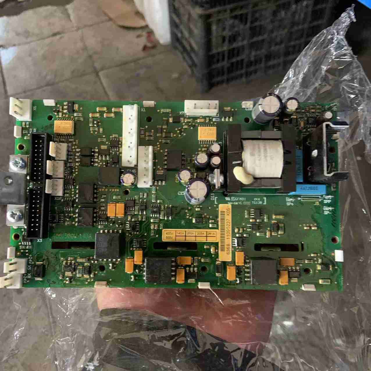 伟肯变频器NXPS系75-90-110KW驱动板PC00636+SKIM455GD12T4D1