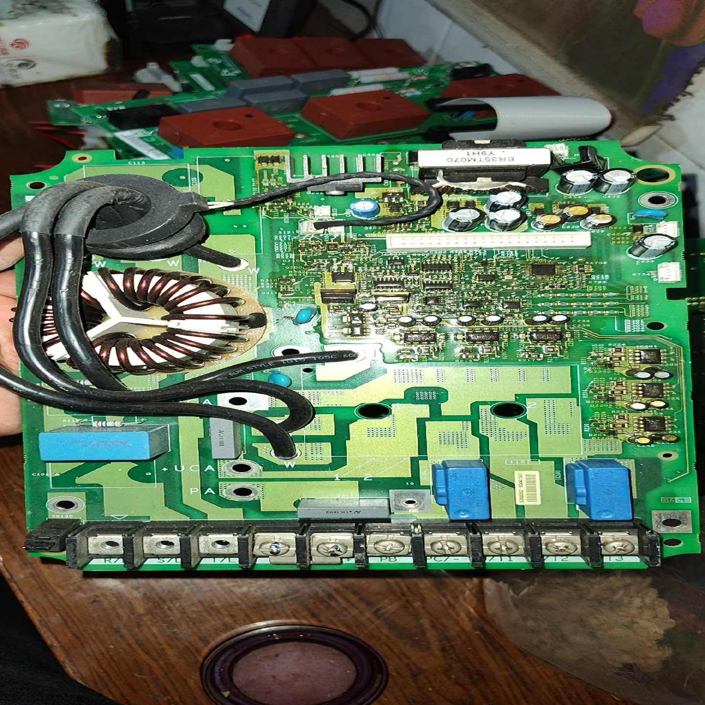 ATV71驱动板，图5.6处碰掉几个电容[浩蓉商户]