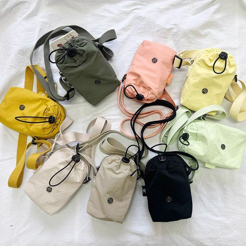 2025超火斜挎手机包女迷你散步小包高级感夏天轻便帆布包水杯包