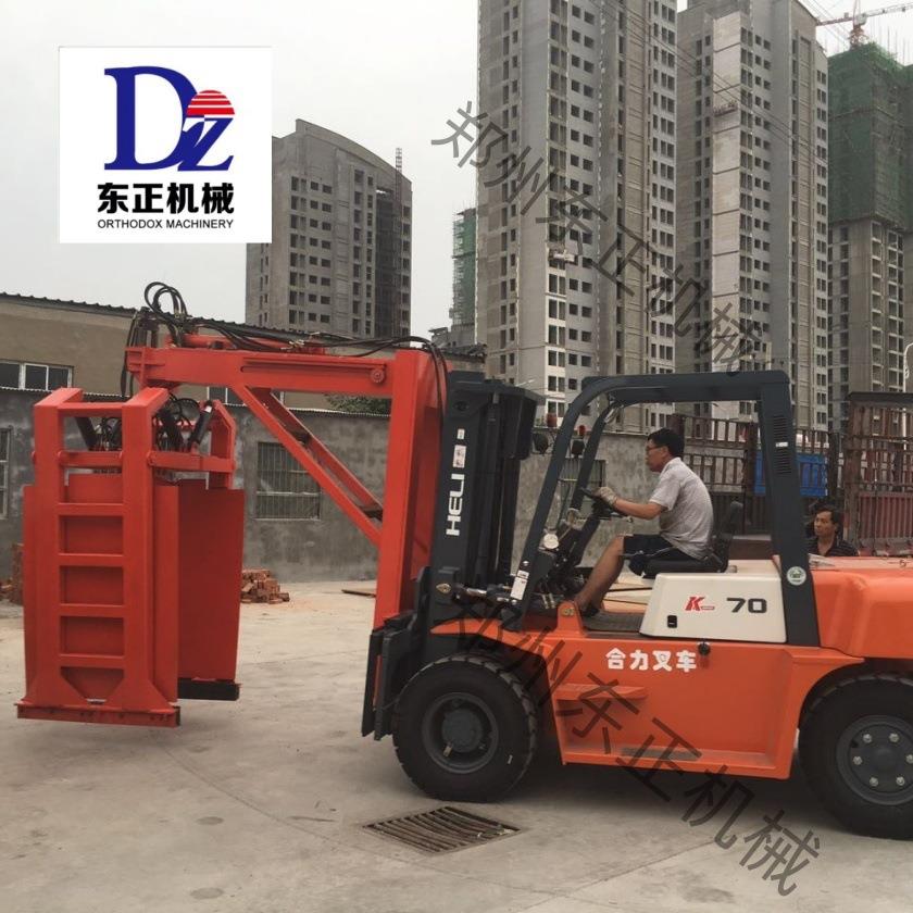 东正叉车改装自动旋转抱砖机 水泥砖标砖码垛机生产厂家 现货充足