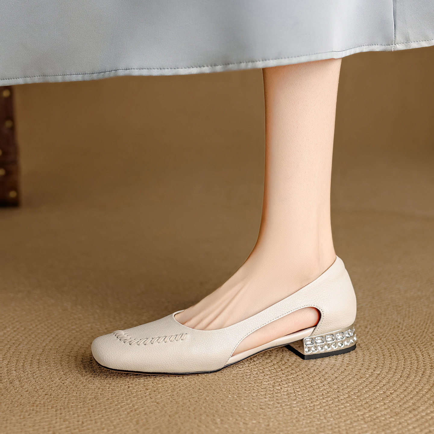 2025夏季新款镂空浅口低跟水钻女单鞋包头平底时尚通勤凉鞋车缝线,户外/登山/野营/旅行用品,登山鞋/徒步鞋,淘宝优惠券,粉丝福利购,淘宝优惠卷