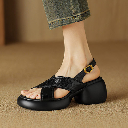 2024夏新款真皮厚底交叉带罗马凉鞋女粗跟松糕底黑色羊皮露趾女鞋