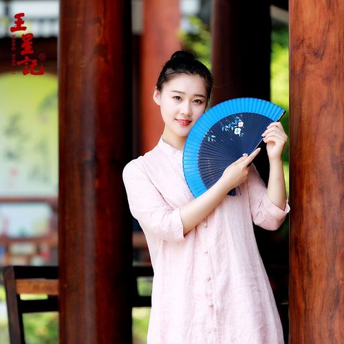 王星记手绘女g扇真丝古风扇子女式折扇 舞蹈中国风礼品古典小绢扇