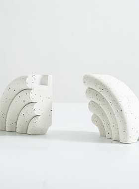 现代简约半圆形书挡摆件样板间书房桌面书档书靠创意Y树脂书立陈