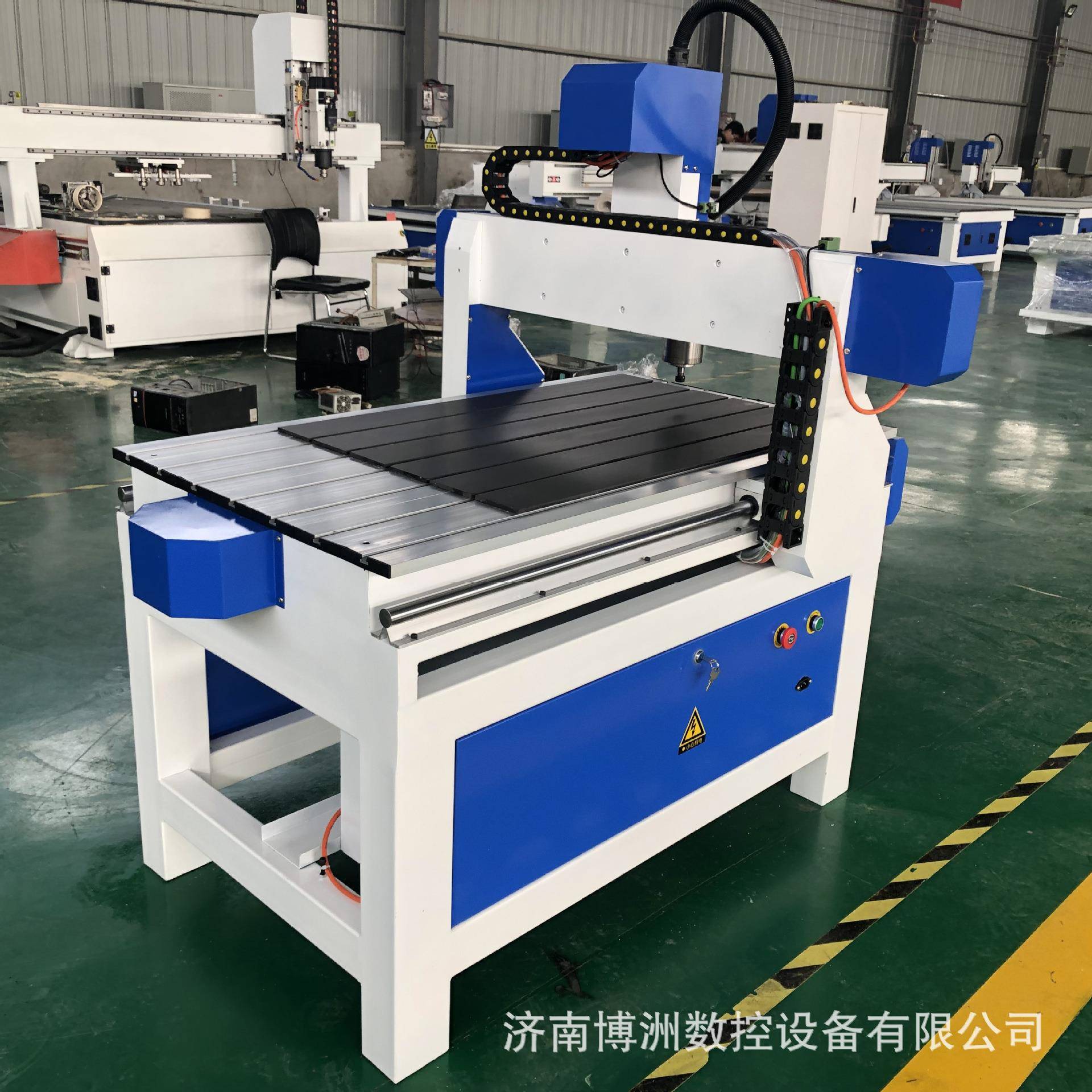 工艺品模型木工数雕刻机600小型控9雕刻机板碳纤6090维板双色雕刻