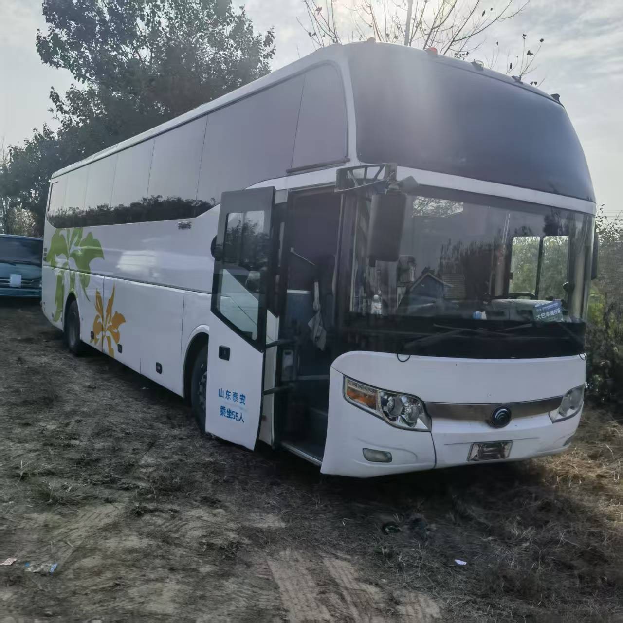 宇通 51-60座大型客车 可调动座椅 电动液晶大屏 自动门