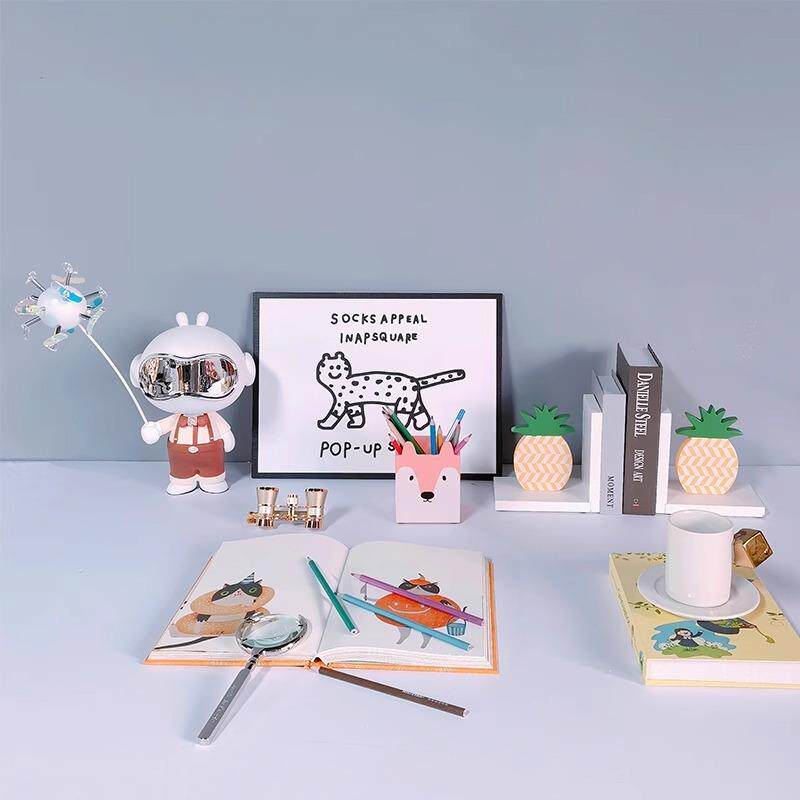 现代样板间儿童房桌面书笔泡泡人摆件样板房男童女童房间书桌装饰