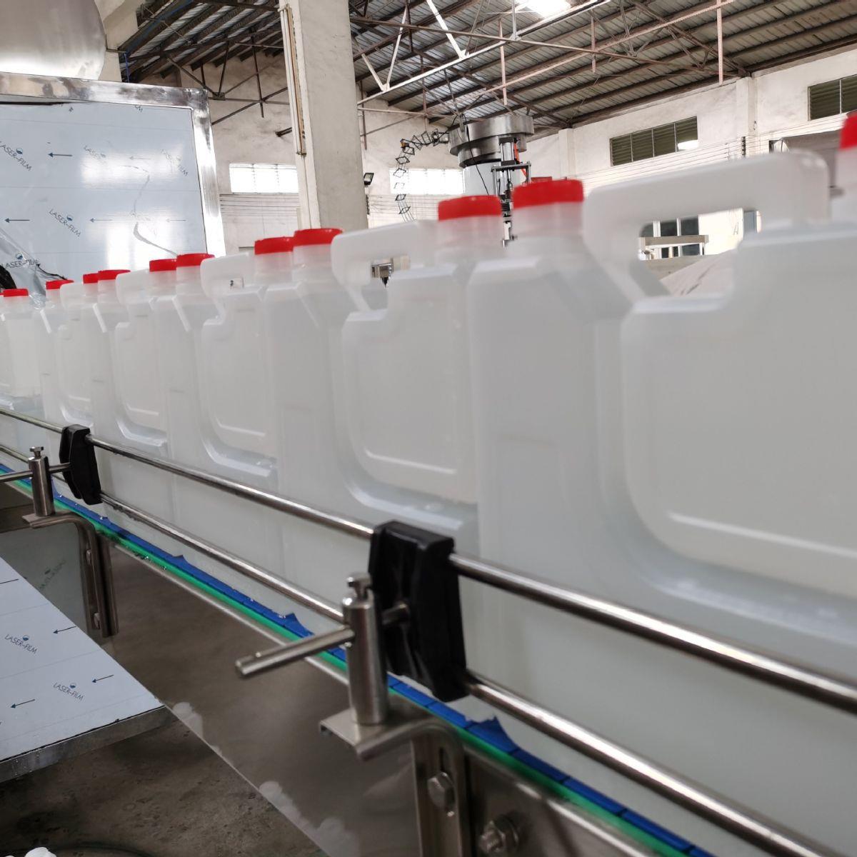 全自动饮用水白酒灌装机 D制4L容量瓶三合一罐装机白酒灌装设备