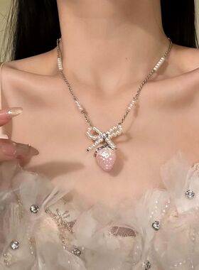 女链百搭设计感草莓锁骨珍珠项链