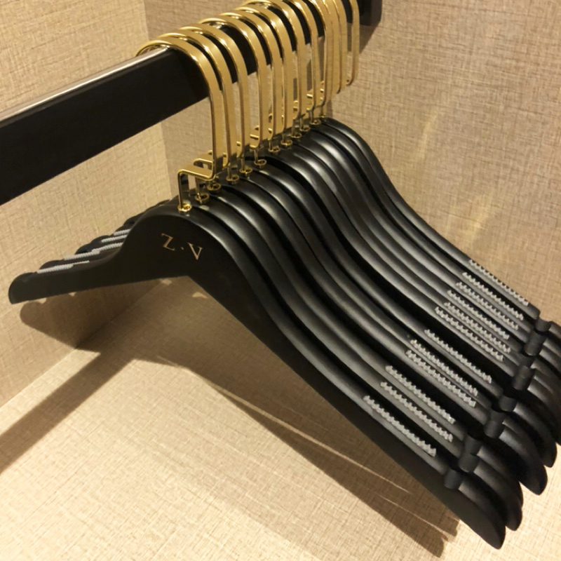 定制刻字纯黑色实木衣架男女C成人装服装店防滑衣柜家用