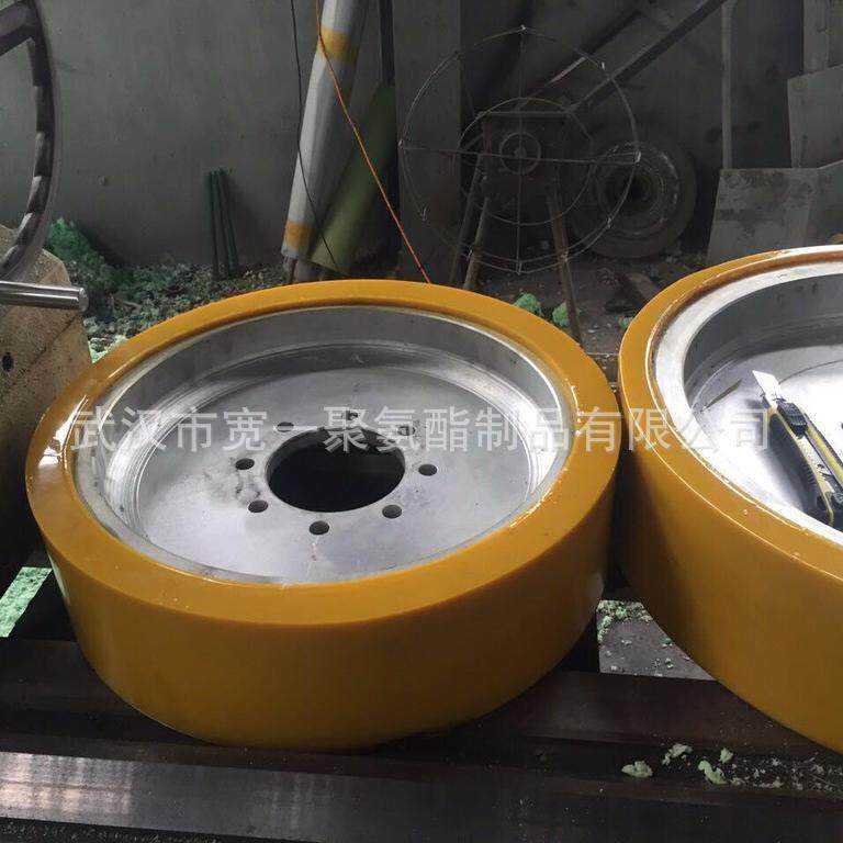供应湖北仙桃、天门滚轮包胶，车轮聚氨酯橡胶包胶挂胶