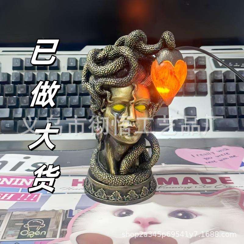 跨境Medusa Table Lamp美杜莎台灯雕像神话怪物哥特式树脂装饰品