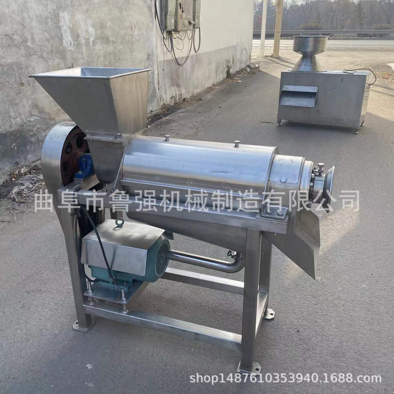 麦苗榨汁机 鲁强麦苗螺旋榨汁机 供应一吨螺旋破碎打汁机厂家