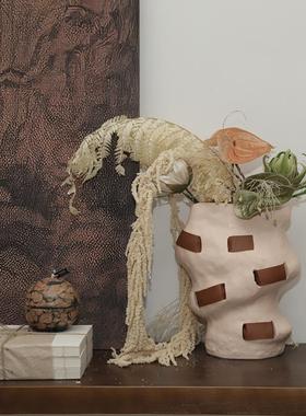 现代简约不规则几何花瓶花器皮革洞穴花瓶样板房软装桌面陈设组合