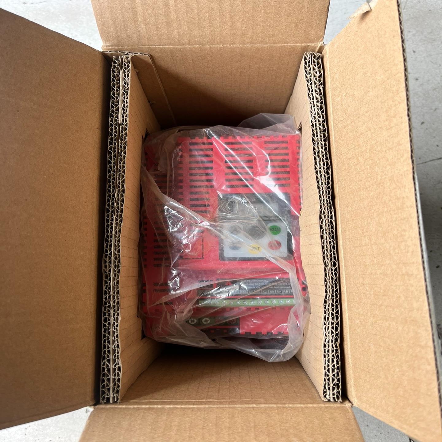 议价海尚变频器4KW HS350-4.0 没用过的，图片实拍。带