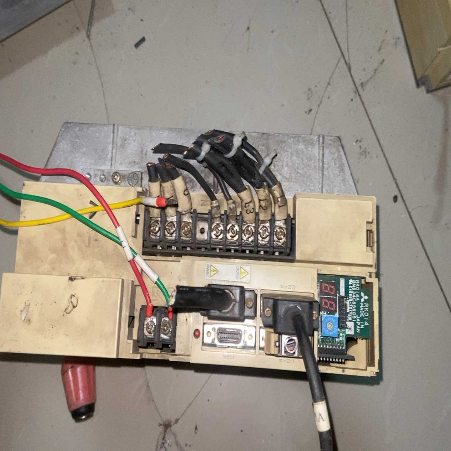 三菱主轴驱动器mds-b-spj2-75 设备 显示ab（gg设备）