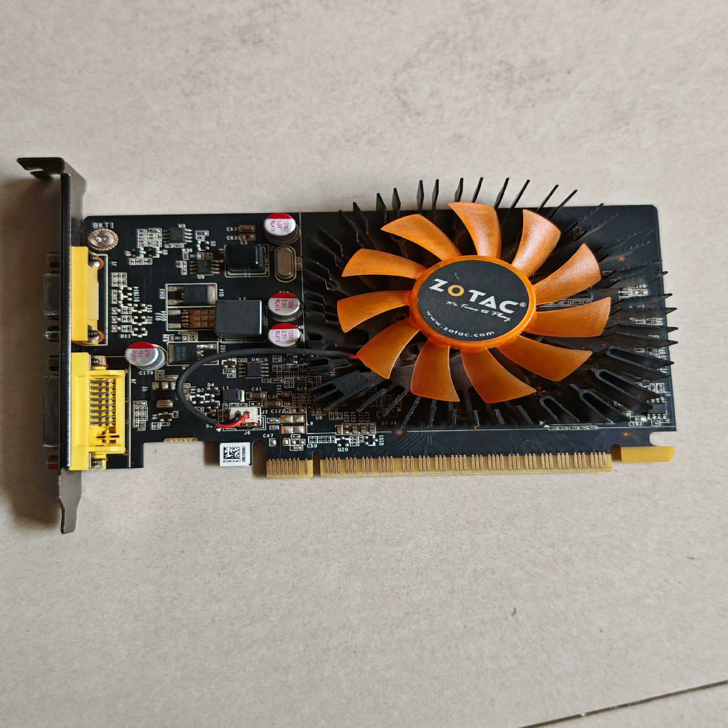 议价拆机索泰GT730显卡，1GD3，品像如图，无需独立供电，3
