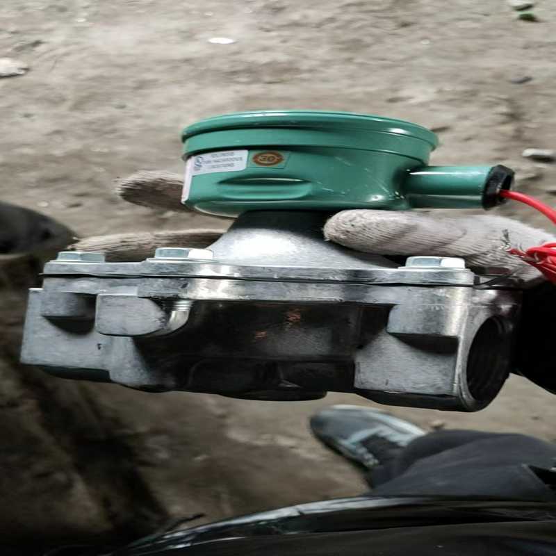 询~阿斯卡电磁阀 EF8215B070VH  看着好像没有使用过