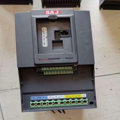 （霸霸电子）三晶变频器，型号：VM1000B-4T5R5GB/7R5PB