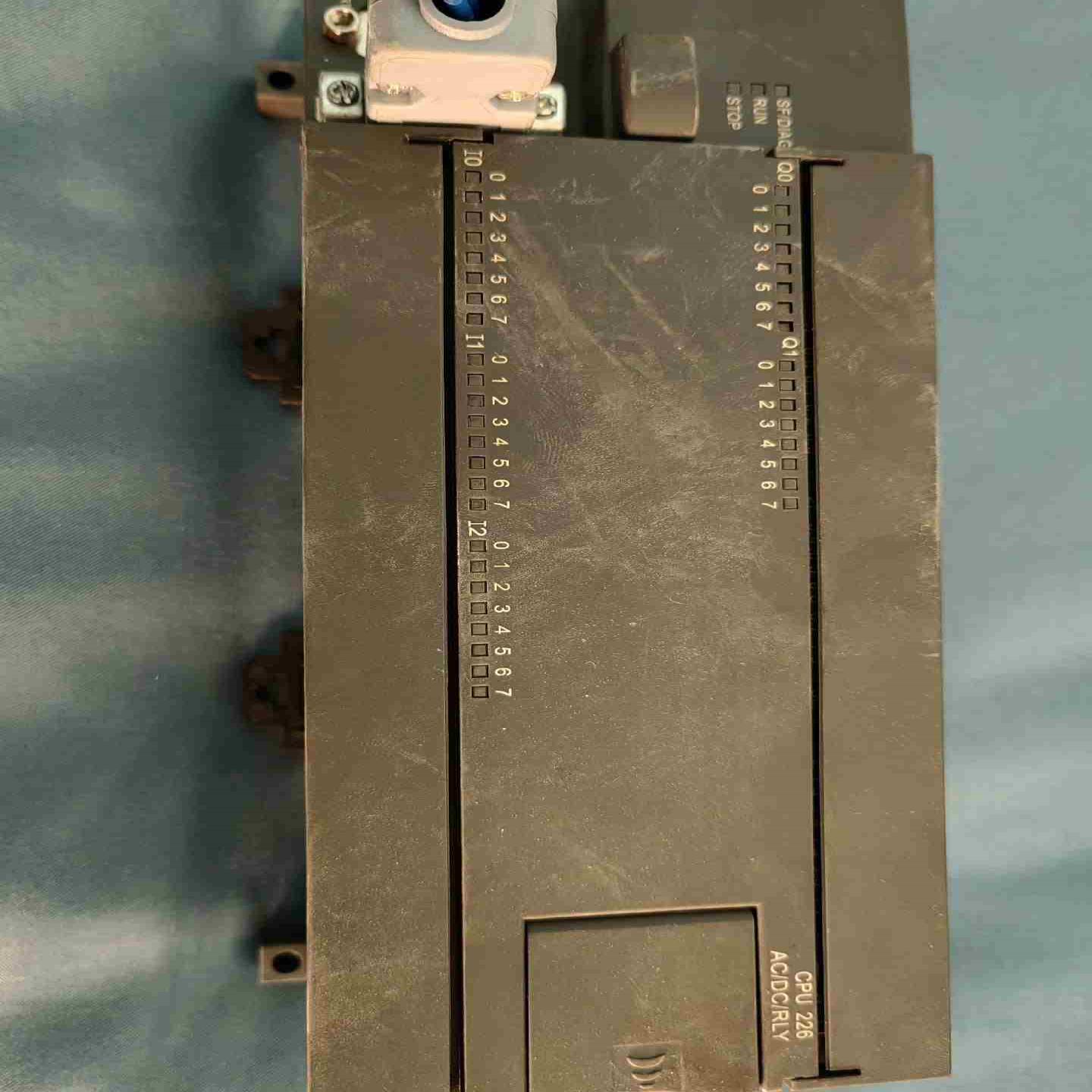 Cpu226一个   EM235  两个 EM223一议价