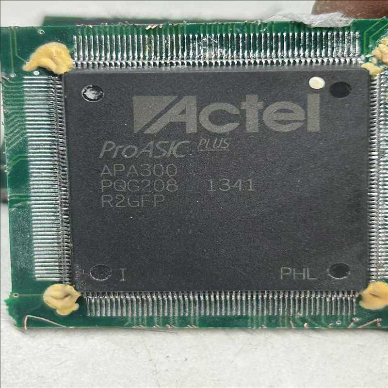 APA300-PQG208. 工业级，需要联系（耶耶电子）