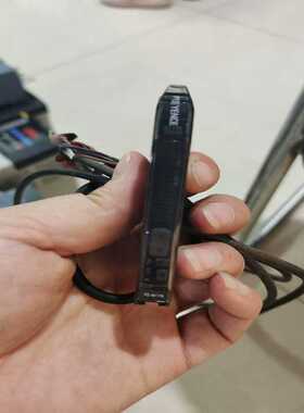 基恩士FS-N11N，功能正常，成色如图，要的联系。【侨报商行】