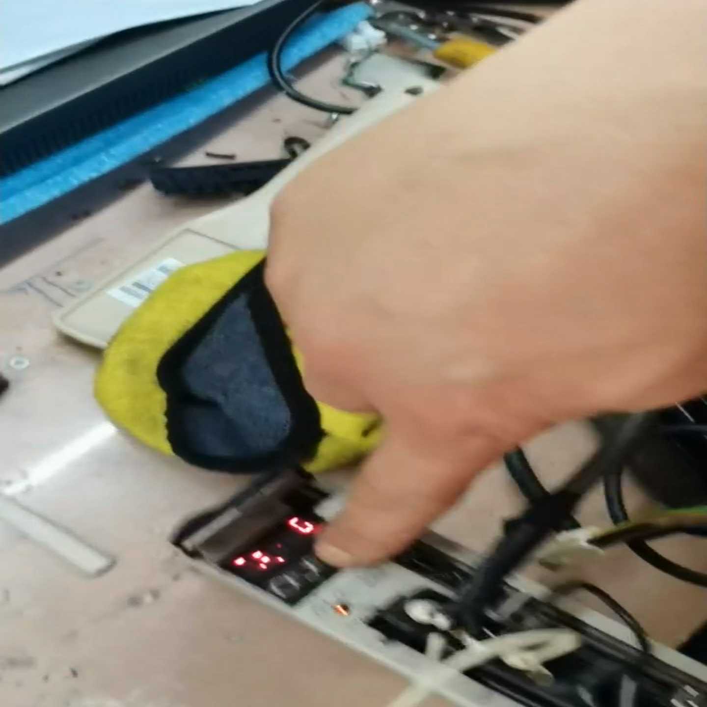 安川SGD7S一2R8A00A002400w【卡奥电子】