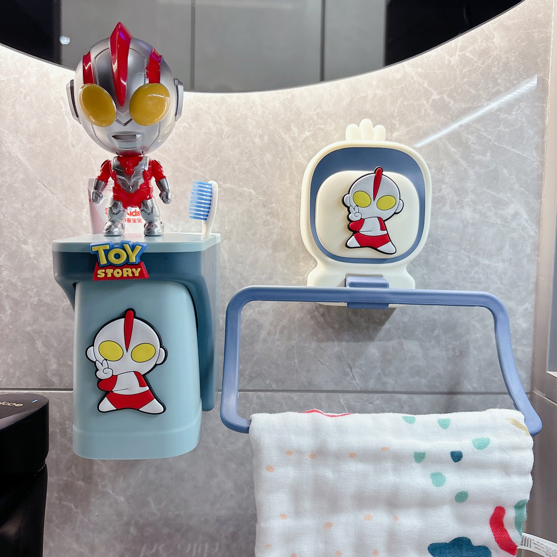 可爱儿童磁吸漱口杯刷牙杯牙膏牙刷置物架壁挂式免打孔洗漱杯套装