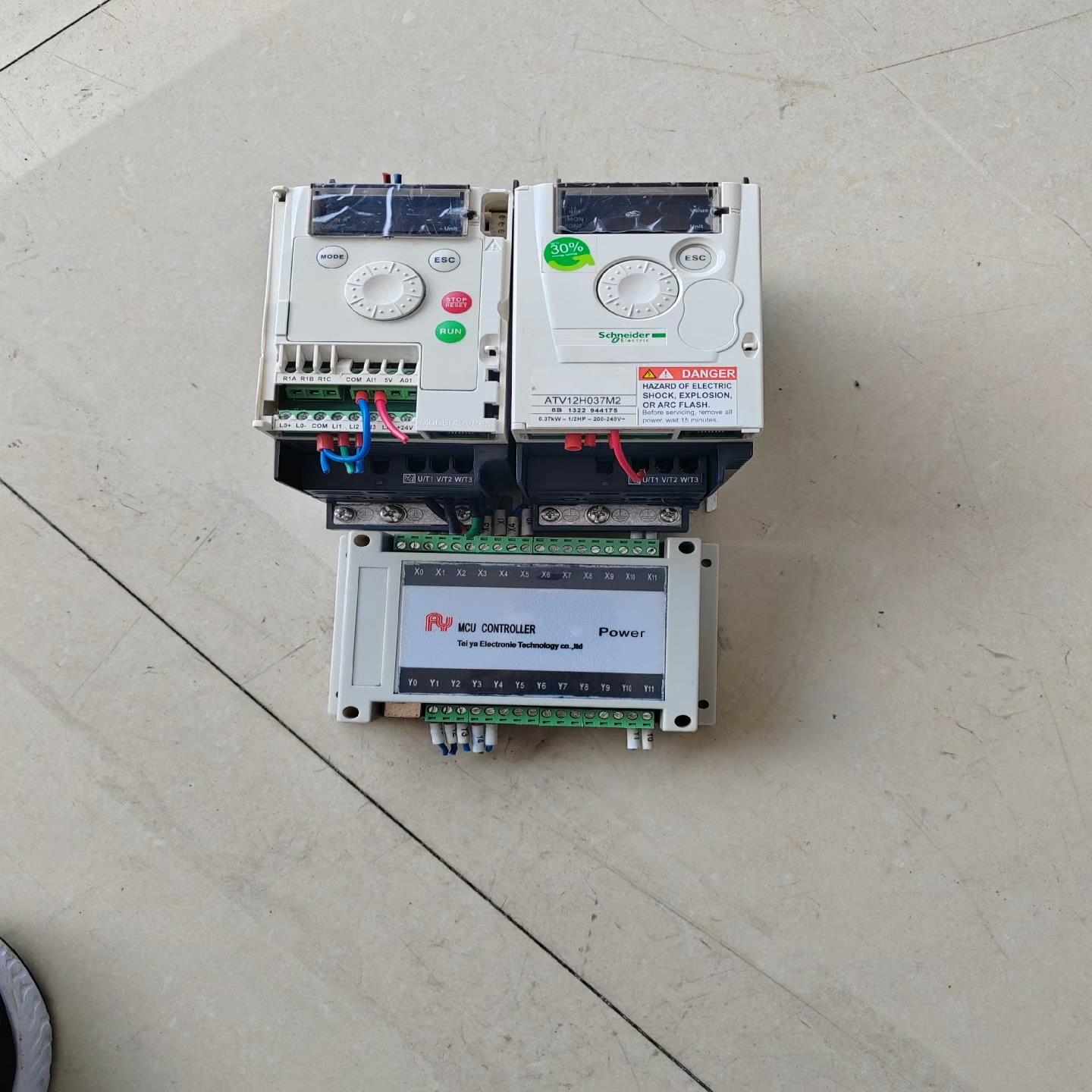 施耐德变频器。ATV12H037M2。0.37KW。实物拍摄--议价商品